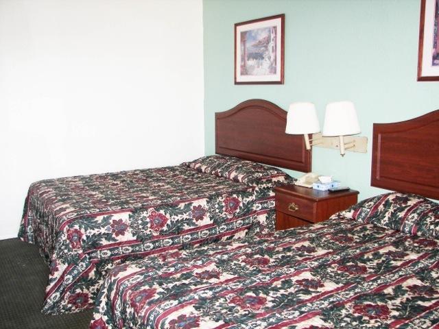 Quest Inn Weatherford Room photo
