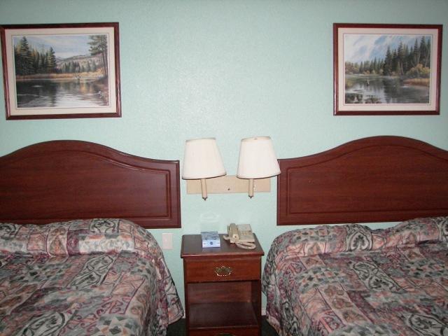 Quest Inn Weatherford Room photo